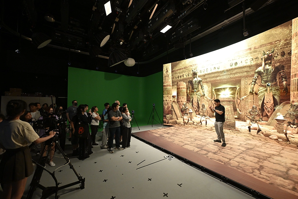 A lecturer giving a presentation to visitors at BeyondReality Studio