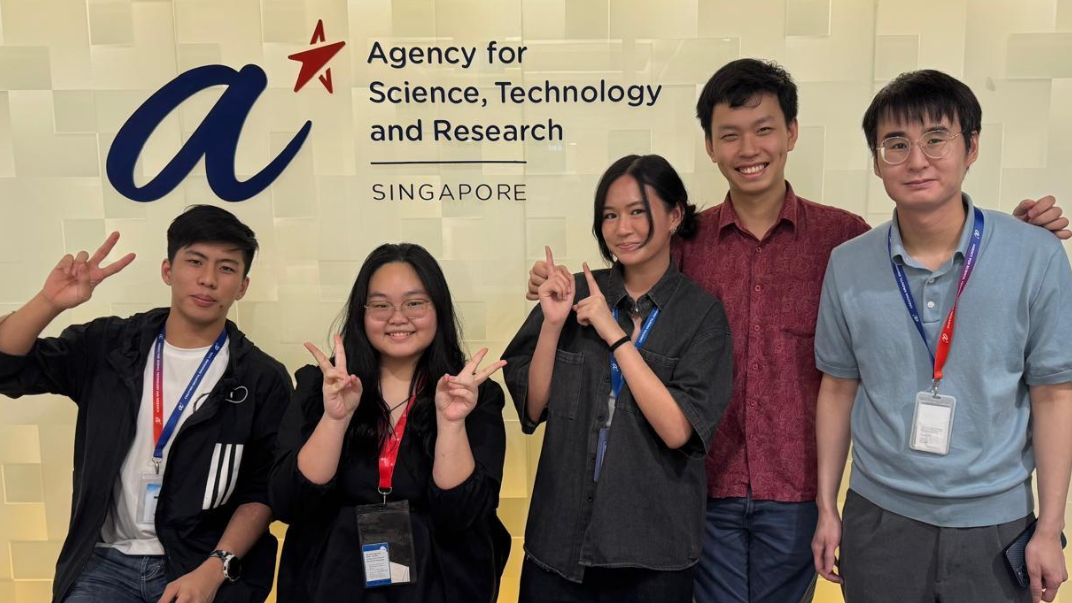 Chloee (centre) with her supervisors and fellow colleagues at A*STAR IMRE, where she conducted her internship in advanced materials research.