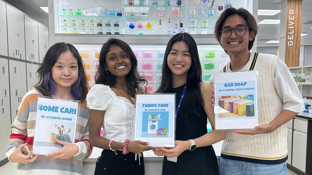 Wen Hui (second from right) with her fellow course mates