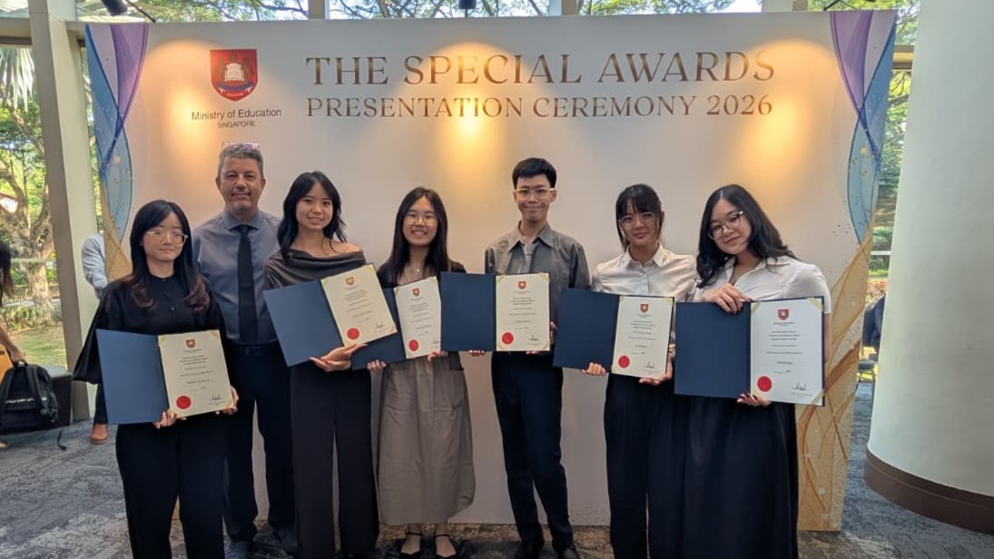 image of the students receiving the award